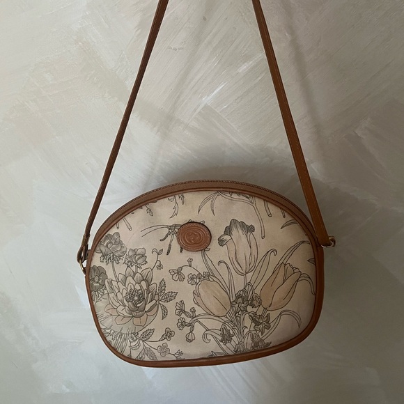 Vintage Gucci Floral & Dragonfly Tan Crossbody bag - Picture 3 of 17